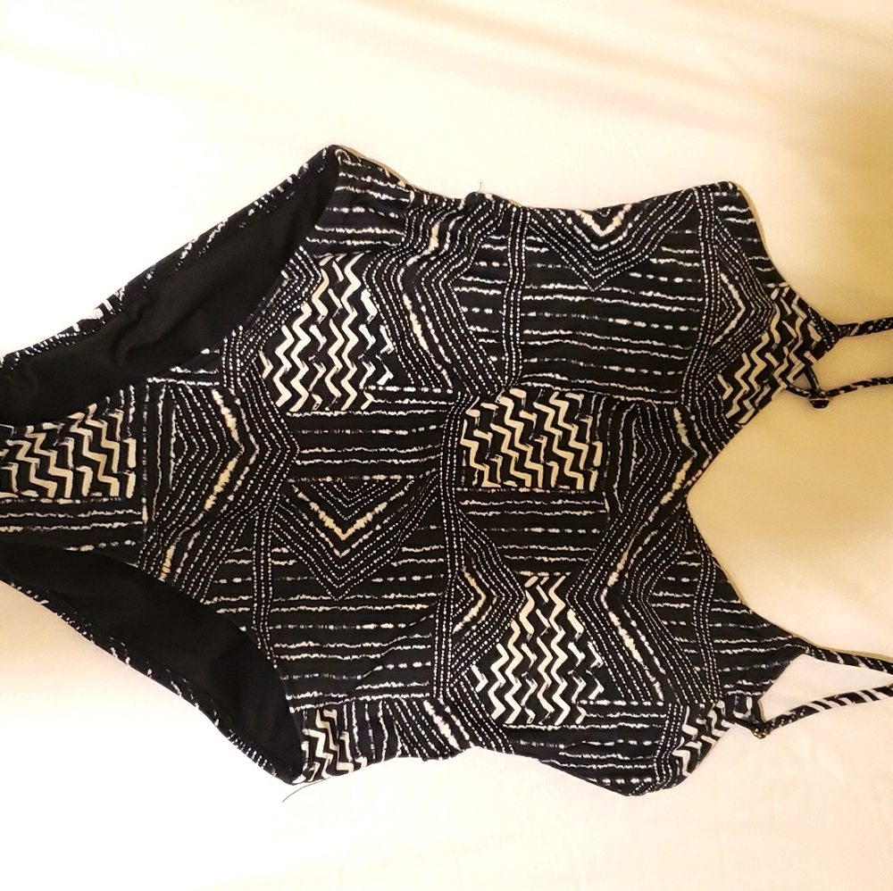 Black and white swim suit